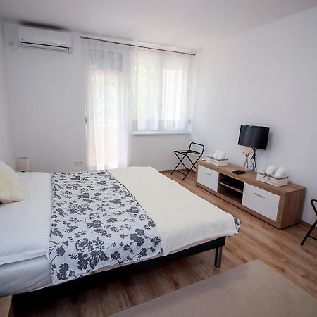 Helios Apartman Szeged Apartment Exterior foto